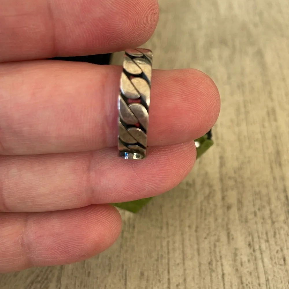 Gucci Silver-Tone Braided Ring with Green Logo